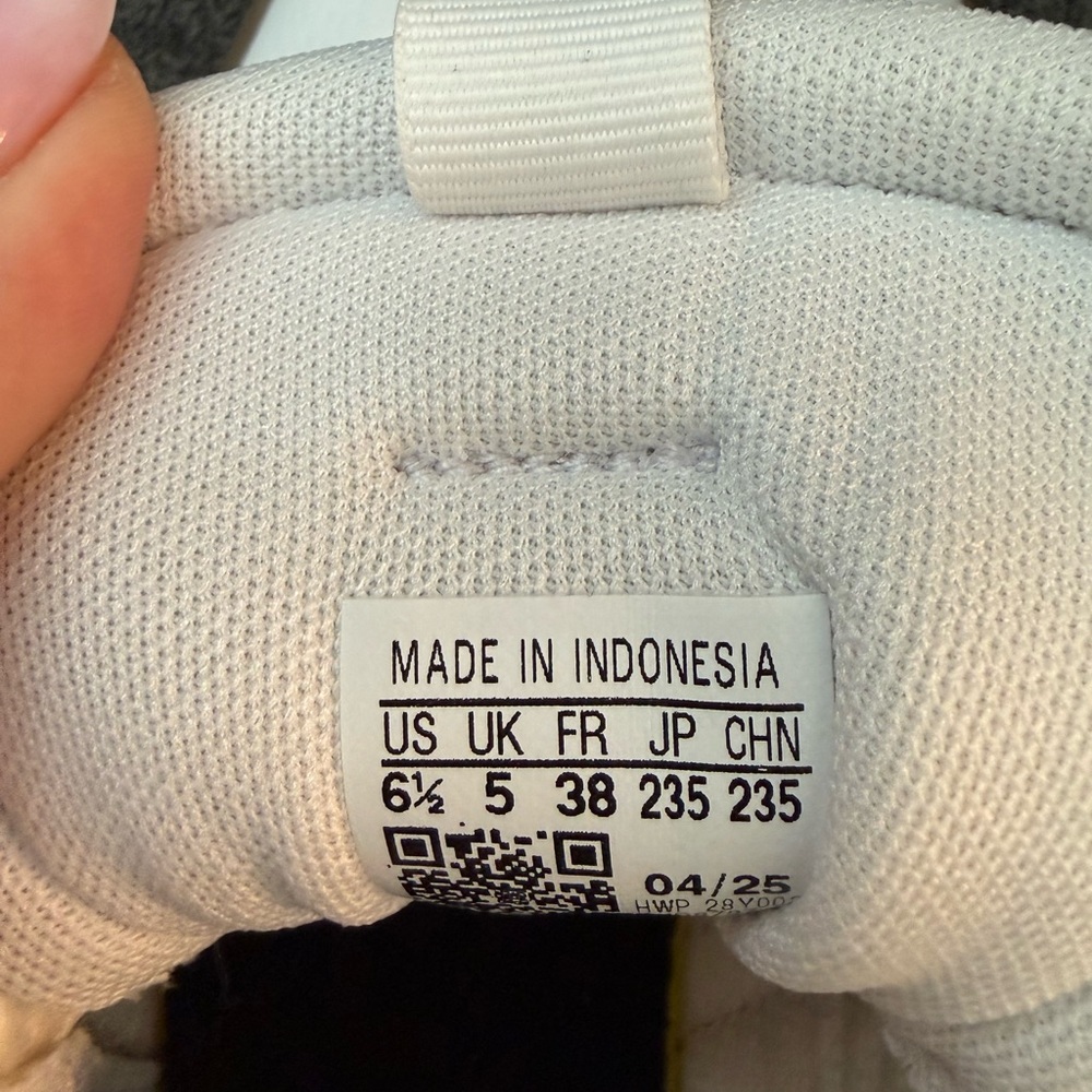 Adidas Samba Sneakers (NWOT) - Picture 4 of 5